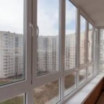Как выбрать и заказать остекление балкона в Москве: виды, этапы и практические советы